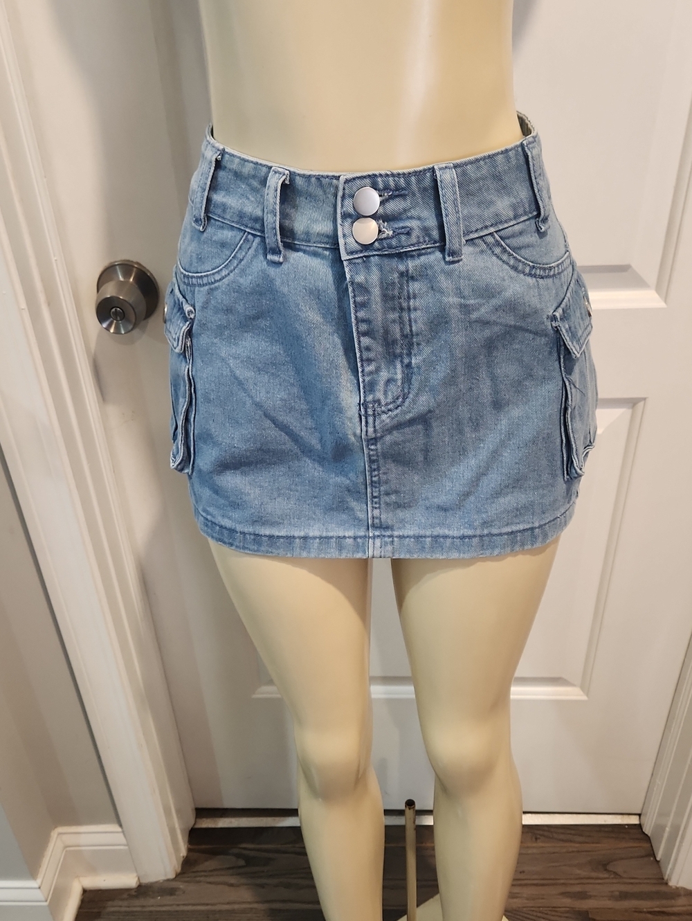 SHEIN Light Blue Denim Cargo Skort with Double Snap Waist